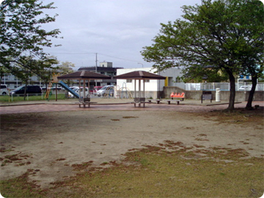 隣接公園